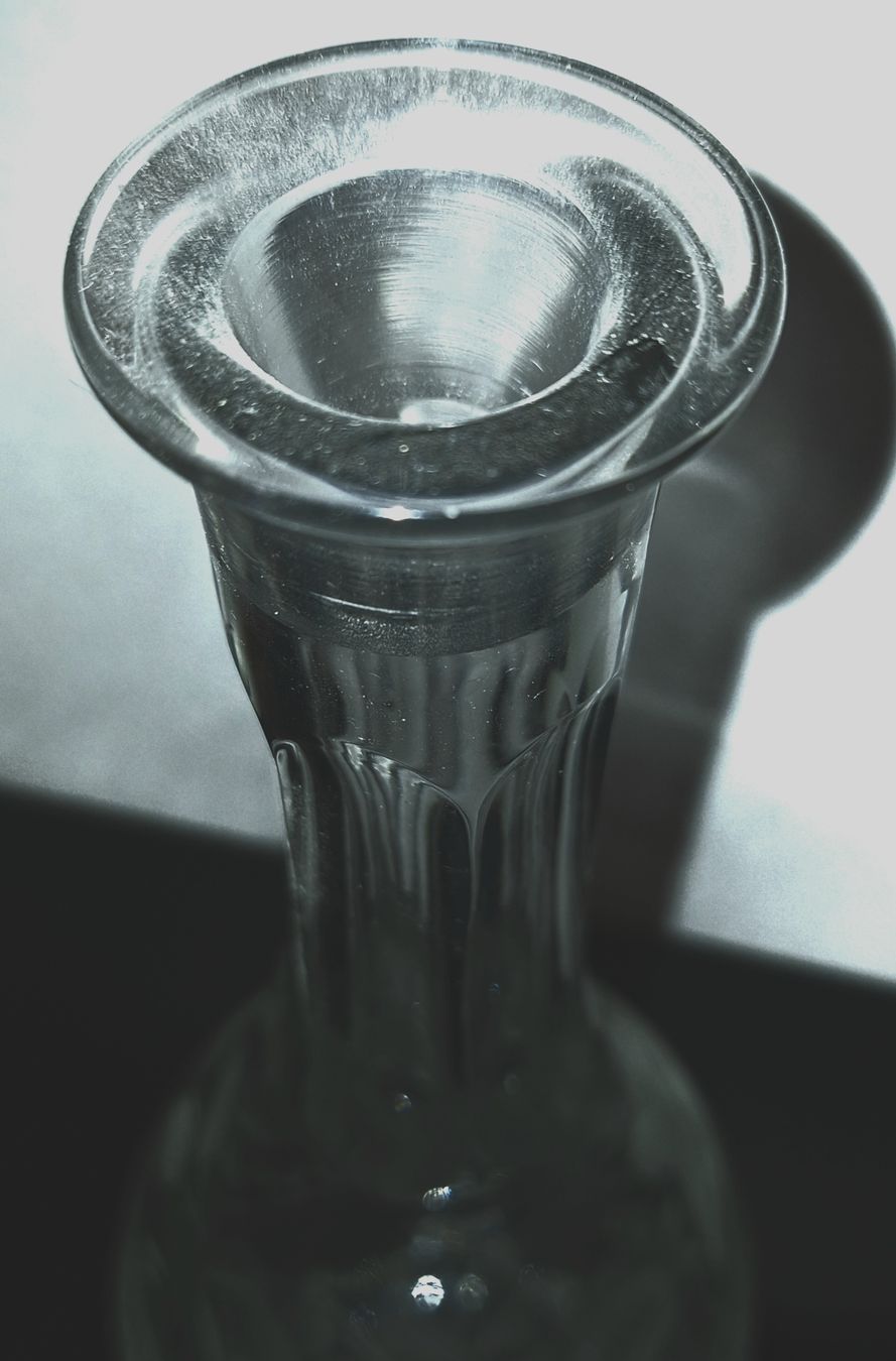 Caraffe: elegante, schwere Glaskristallkaraffe mit Blumenmuster – Usato da Emmenbrücke venduto da abu_9mj8 7