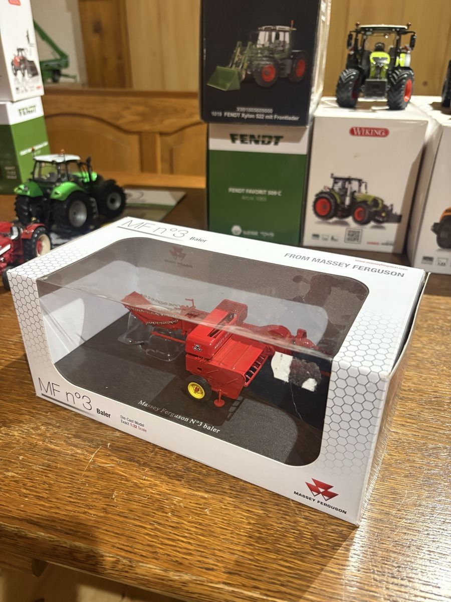 Massey Ferguson Trattori: Presse Massey-Ferguson 1:32 – Nuovo (secondo la descrizione) da Maracon venduto da tro_chq5