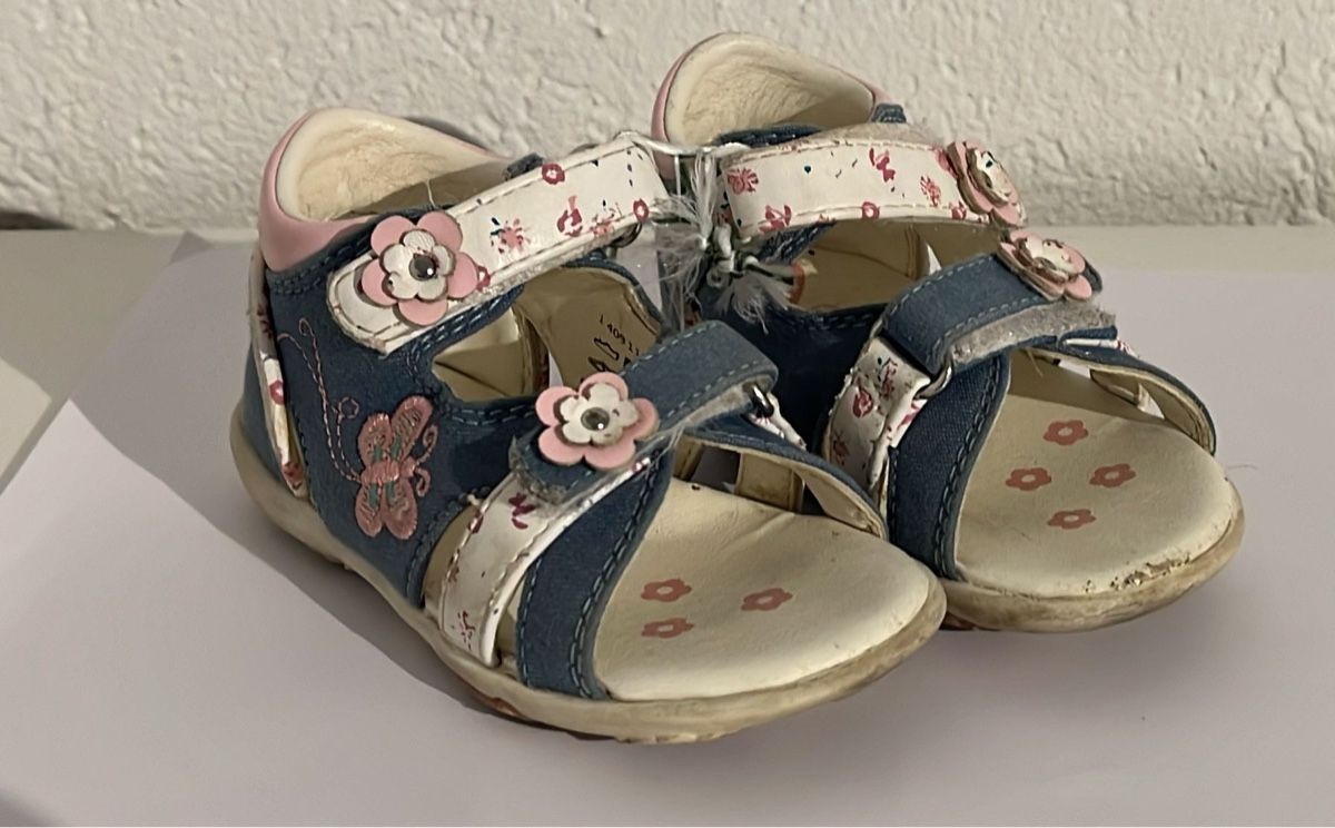 Scarpe per ragazze: Sandalen Grösse 21 – Usato da Stettlen venduto da Biienli
