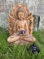 Handgeschnitzte Buddha-Holzfigur aus einem Stamm – Unikat