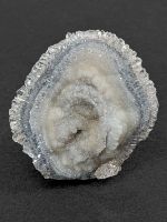Rohe Chalcedon-Rose 28mm mit glitzernden Kristallen bedeckt