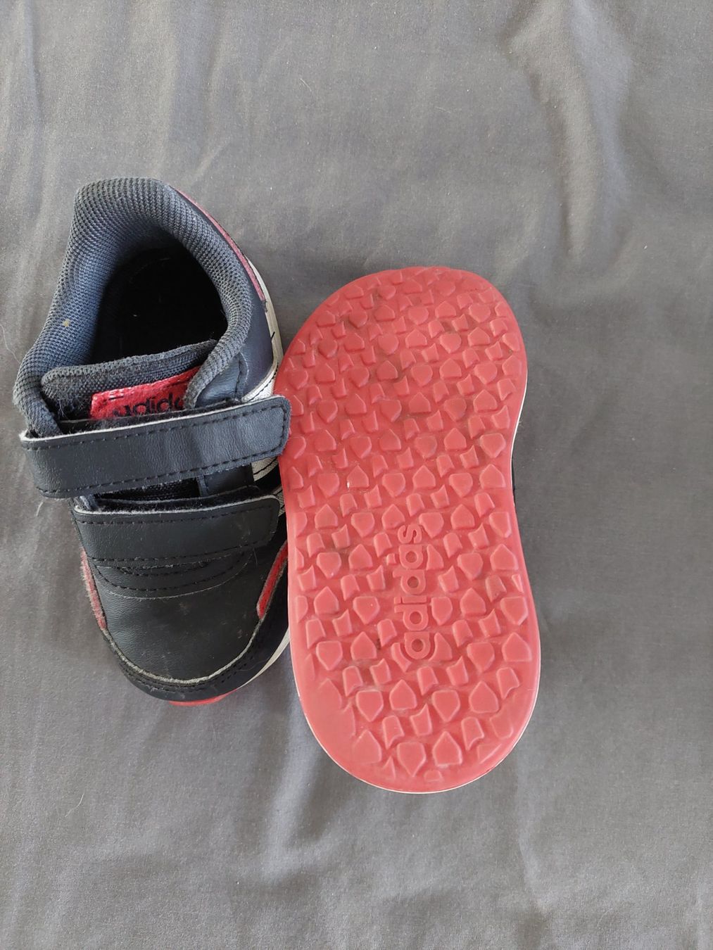 Adidas Scarpe da uomo: SCHWARZE ADIDAS TURNSCHUHE GR. 22 – Usato da Münchenstein venduto da Strupfi 2