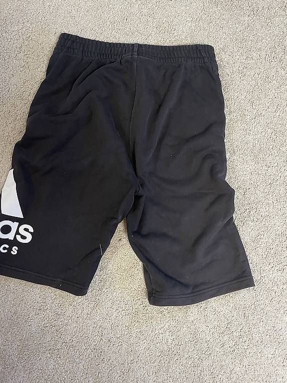 Pantaloni: Adidas shorts Gr. S – Usato da Weisslingen venduto da Fiorellin7 2