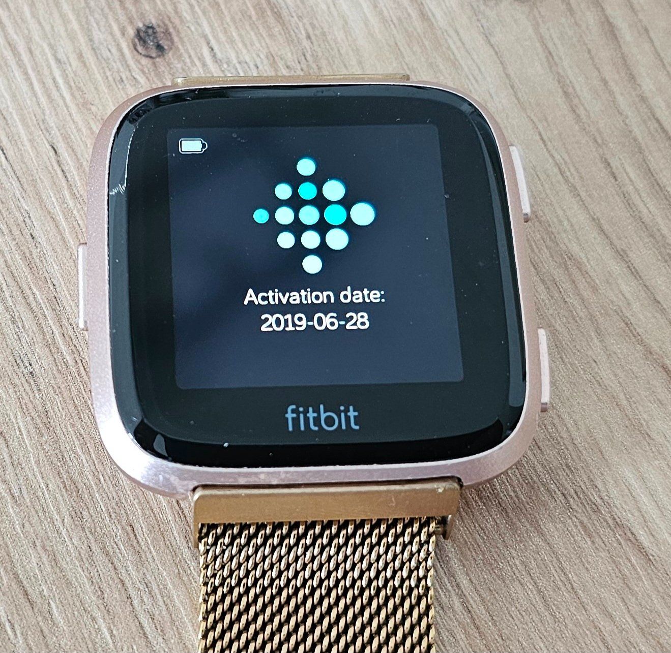 Fitbit Smartwatch: Fitbit Versa 2 Rosegold Smartwatch mit Ladekabel – Gebraucht aus Bellach von Corinne-Melanie 1