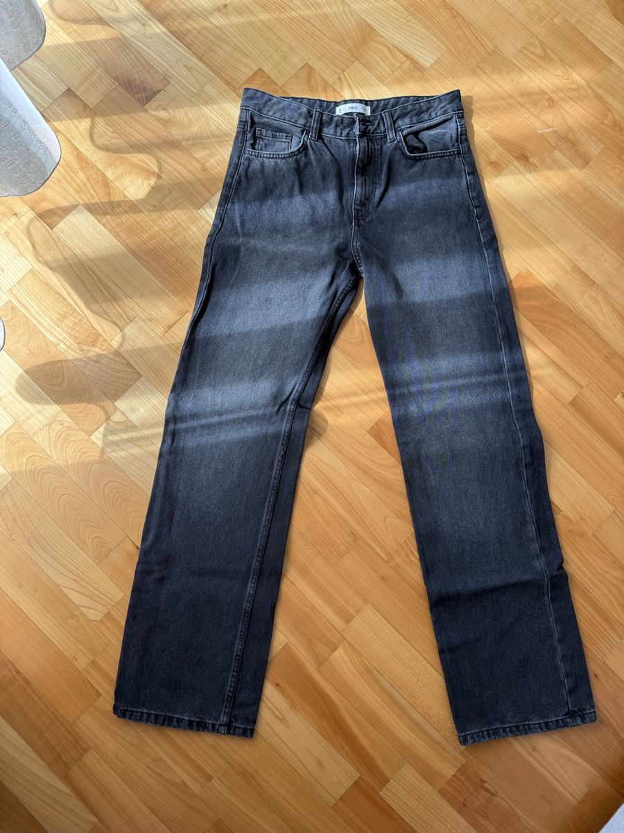 Mango Jeans: Mango gerade Jeans mit mittlerer Bundhöhe, schwarz, Gr. 36 – Usato da Lachen SZ venduto da ali_5xw5