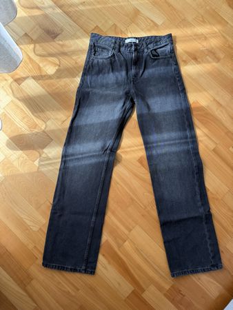 Mango gerade Jeans mit mittlerer Bundhöhe, schwarz, Gr. 36