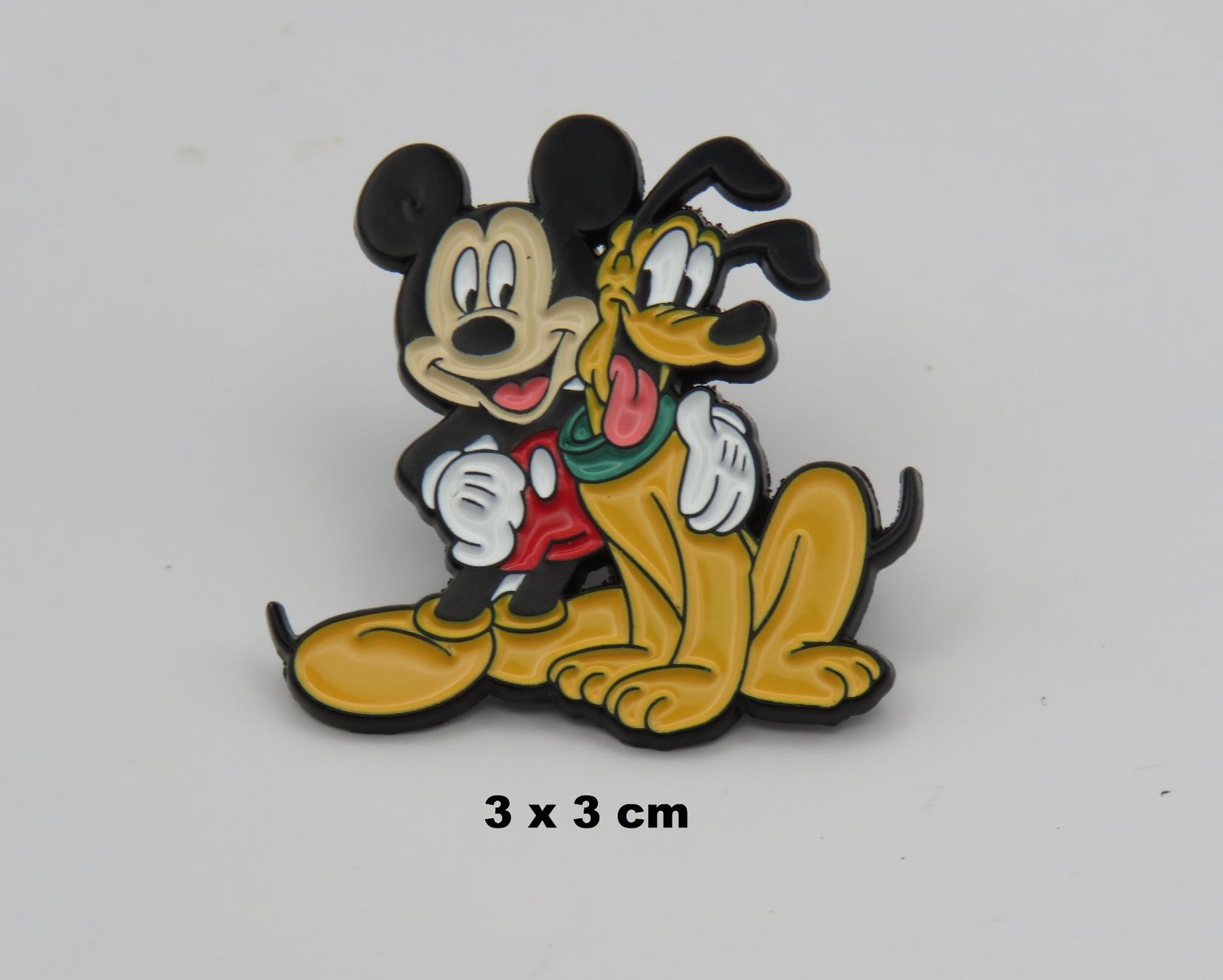 Spille & Fermagli: Ansteck Pin - MICKY und PLUTO - Emaille - 3x3cm – Nuovo e nell'imballaggio originale da Grenchen venduto da Yamahwildstar16