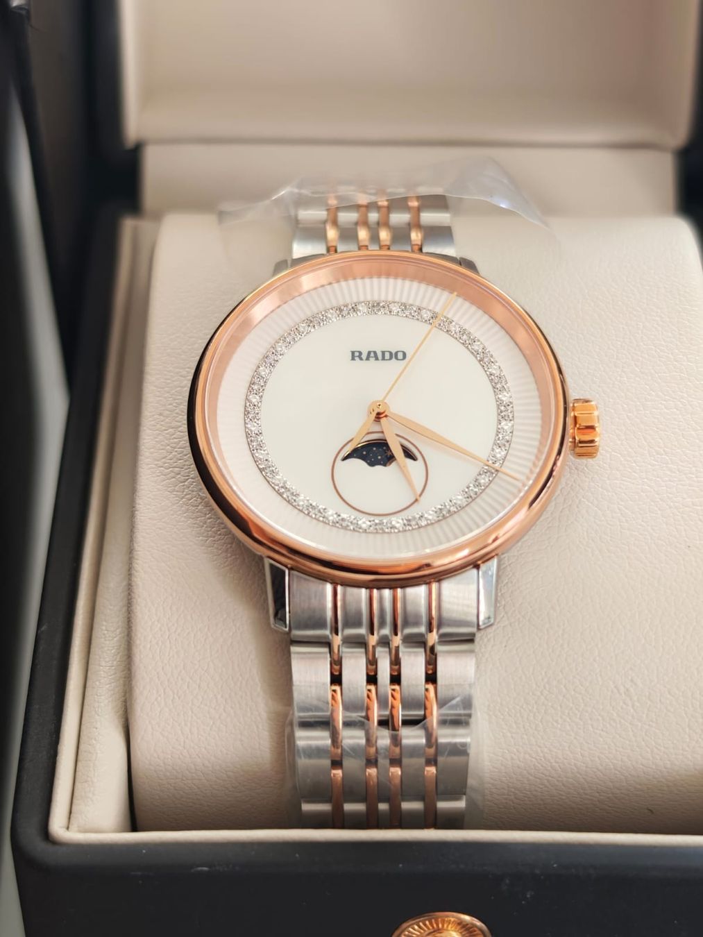 Rado Orologi: Rado Coupole Classic Moonphase Diamonds- New – Nuovo e nell'imballaggio originale da Herzogenbuchsee venduto da Neuwertiges1