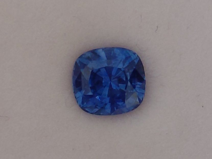 Pierres précieuses: Saphir Blue Vividly saturation – D'occasion à Bévilard par Yougems 2