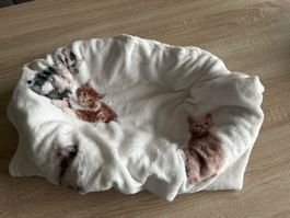 Katzenkorb mit kuscheliger Wolldecke von Anione