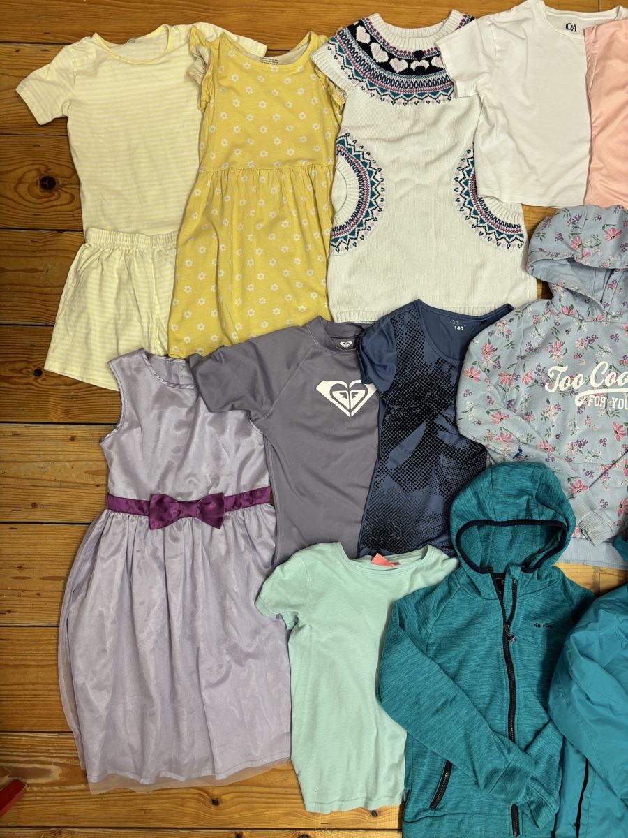 Lotti & Set di vestiti: Kleiderpaket Mädels, Grösse 134/140 – Usato da Büren an der Aare venduto da Nikito2001 1
