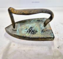 Altes Bügeleisen aus Eisen - Antikes Sammlerstück!