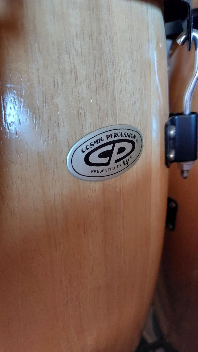 Instruments de musique: Congas Cosmic Percussion und Schlagzeug – Défectueux à Seedorf BE par Frinlin 2