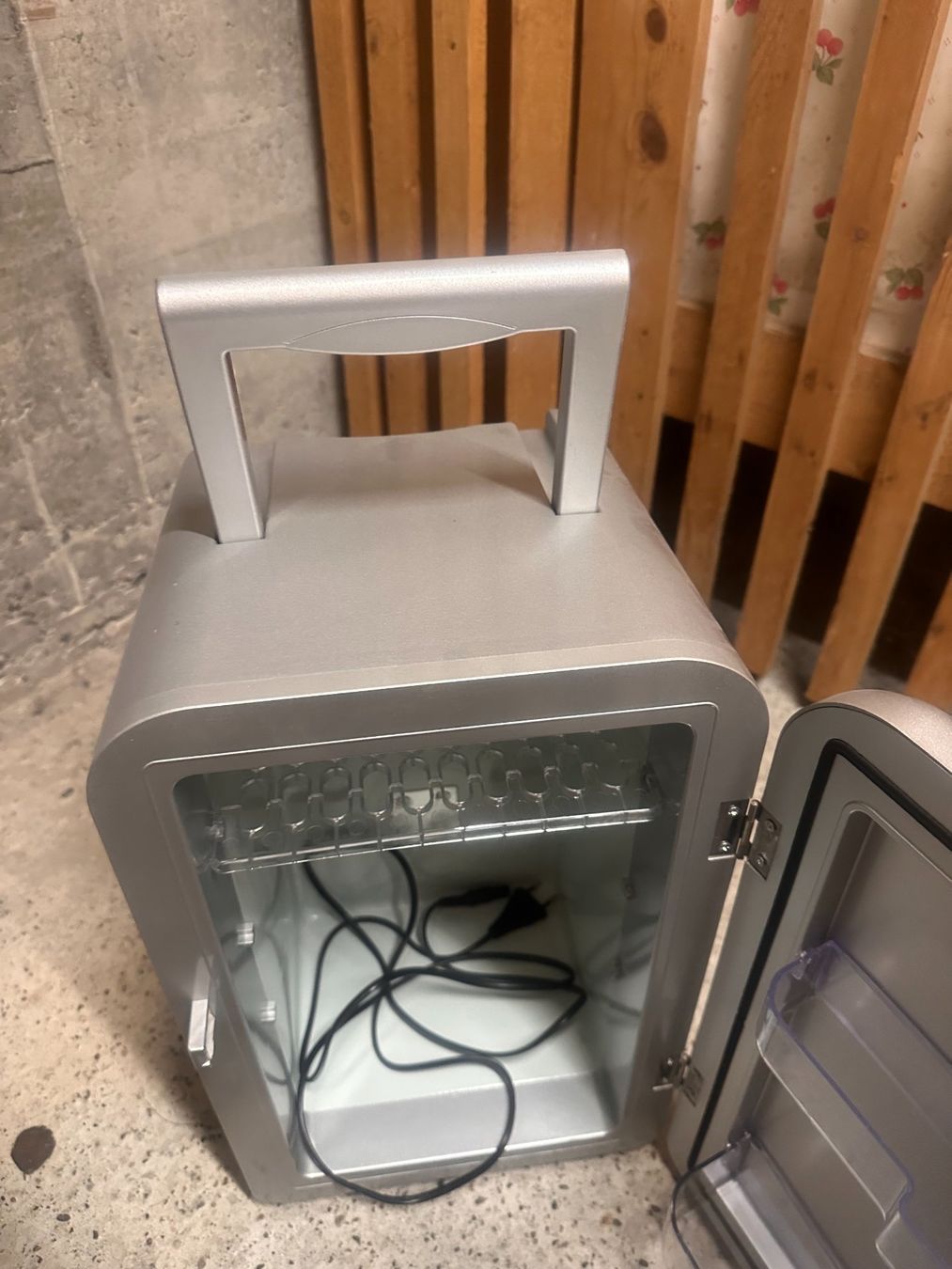 Frigoriferi: Frescolino mini Refrigerator/warmer – Usato da Niederwangen BE venduto da poo_jwh7 2