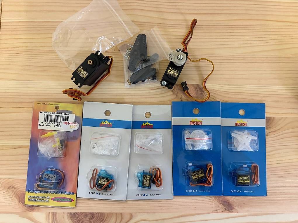 Modellismo RC: Diverse Modellbau-Servos – Nuovo e nell'imballaggio originale da Gelterkinden venduto da rap_2lct