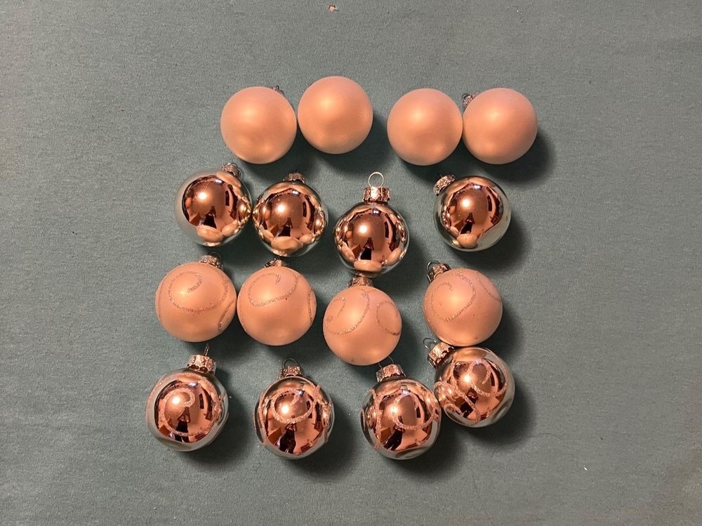 16 silberne Weihnachtskugeln Kaufen auf Ricardo