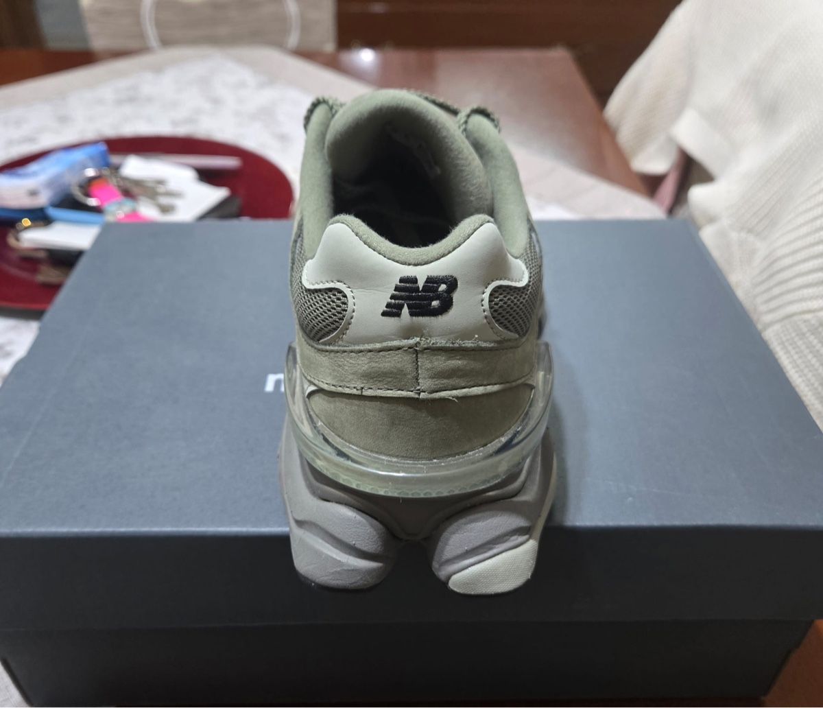 New Balance Scarpe da uomo: New Balance 9060 "Sea Salt", Taille 42 neuves – Nuovo e nell'imballaggio originale da Boudry venduto da jul_l9mr 4