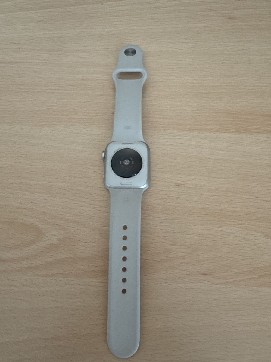 Apple Smartwatch: Applewatch se 2022 Batteriezustand 84% – D'occasion à Glattpark(Opfikon) par cherrytomate 1