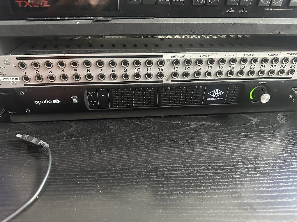 Studioequipment: Universal Audio Apollo 16 QUAD Thunderbolt 2 Audio Interface – Gebraucht aus Zürich von Lamascara