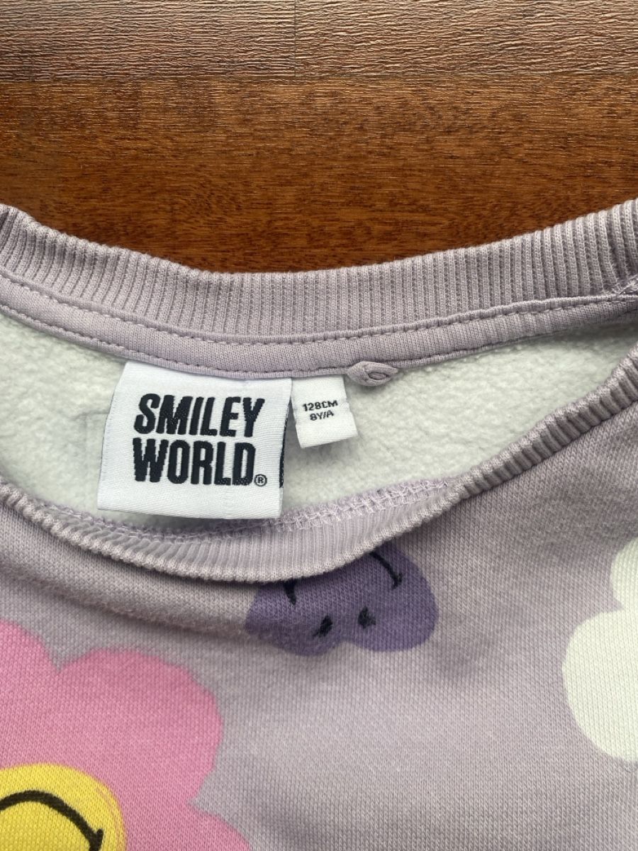 Maglioni & Felpe: Pullover Smiley World Grösse 128cm lila Blumen Herzen – Usato da Erlenbach ZH venduto da renata-c 1