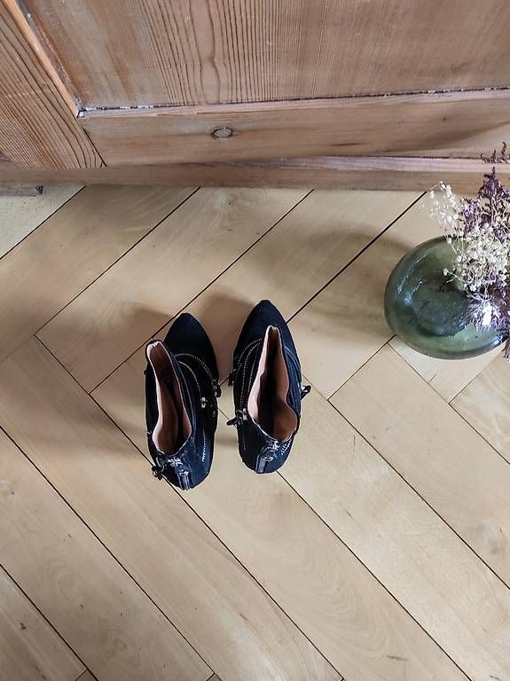 Scarpe da donna: High Heels schwarz mit Reissverschluss Gr. 38 – Usato da Luzern venduto da birnli 4