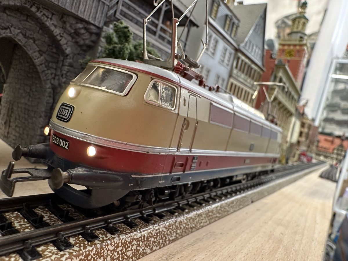 Märklin Modellini di ferrovie: Märklin 3053 DB BR 103 Prototyp mit OVP – Usato da Lupsingen venduto da New-Haven