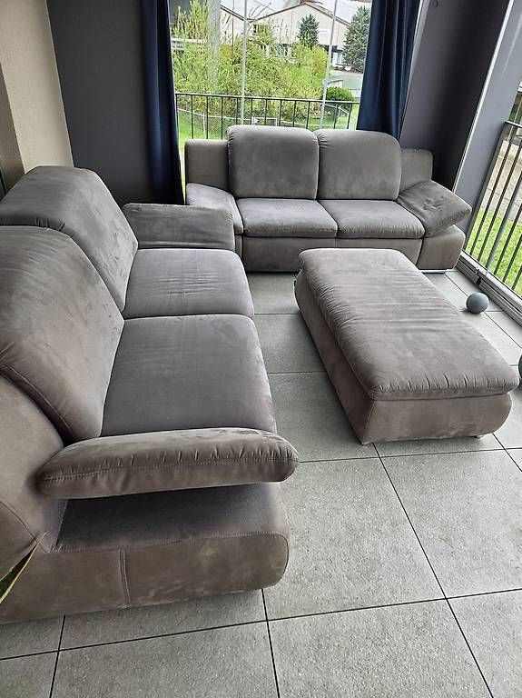 Divani: Modernes 3-teiliges Sofa-Set in Grau mit Hocker – Usato da Ossingen venduto da dw9_n7gz 3