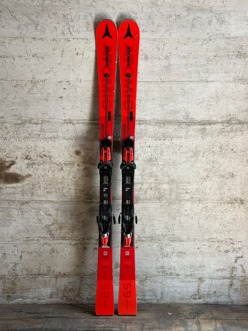 Atomic Skis: Atomic Redster Ski 159CM – Gebraucht aus Emmenbrücke von karkarkar