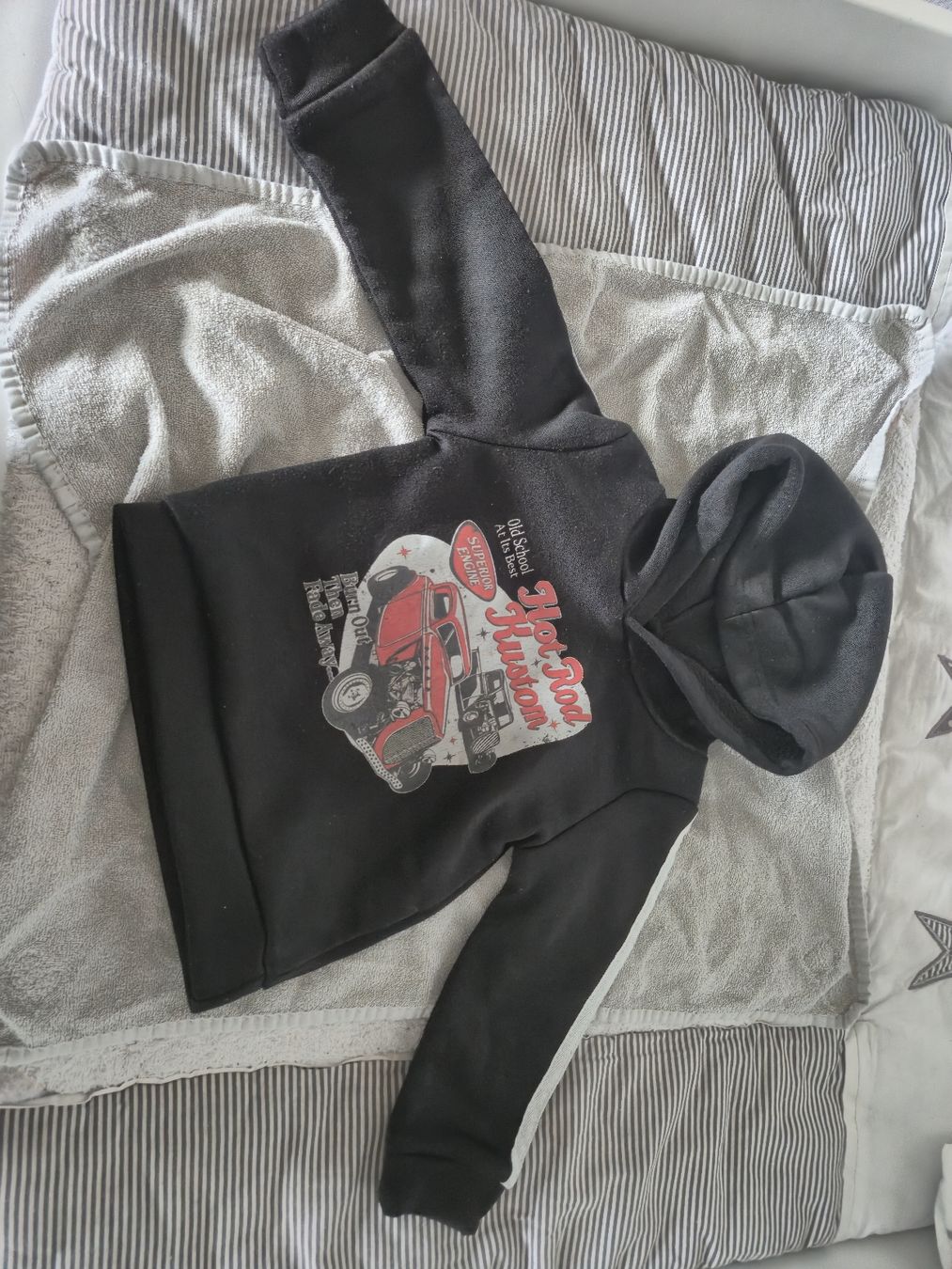 Pullover & Sweatshirts: Pullover Grösse 18-24Mt – Gebraucht aus Leuggern von MonaM90