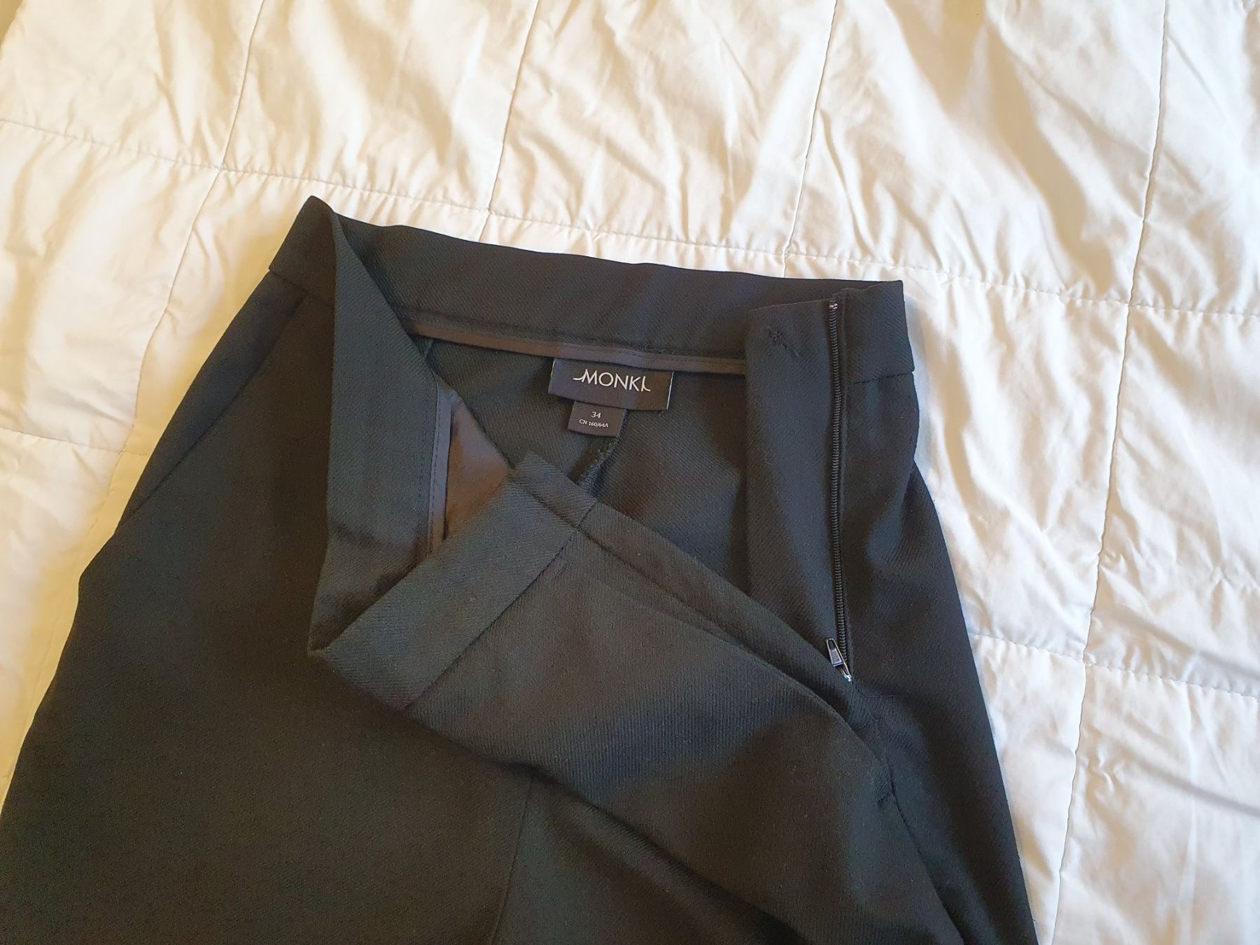 Monki Pantaloni: Pantaloni neri MONKI, taglia 34 – Usato da Langnau am Albis venduto da dav_n72f 6