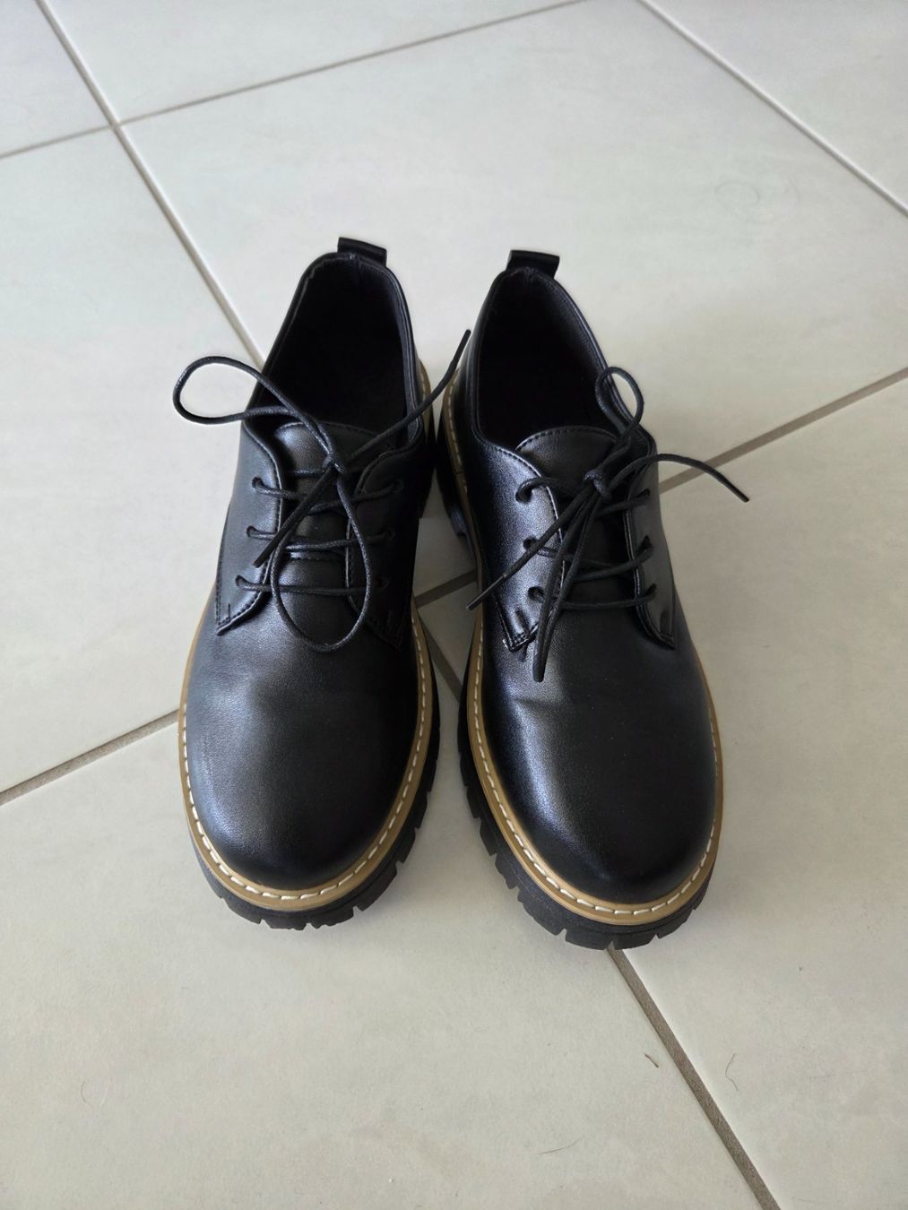Chaussures femmes: Halbschuhe Neue mit schnüren gr 40 – Neuf avec emballage d'origine à Bronschhofen par Katrusja 1