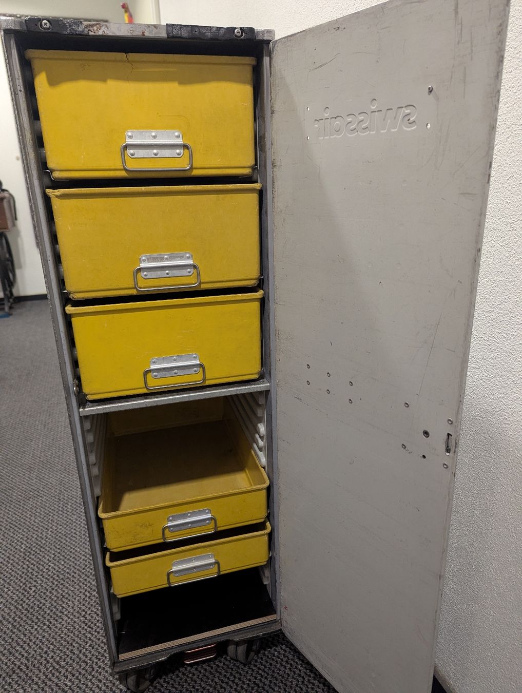 Cucine complete: Original Swissair Trolley full size – Usato da Brunnen venduto da Kingphil 1