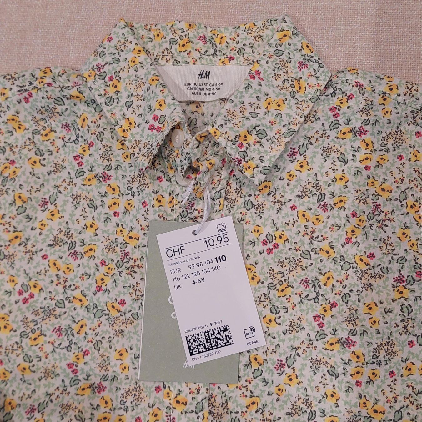 H&M Chemises, T-shirts & Polos: Neues Kinderhemd "Blumen" 110 – Neuf avec emballage d'origine à Winterthur par Madamme-Rex 1
