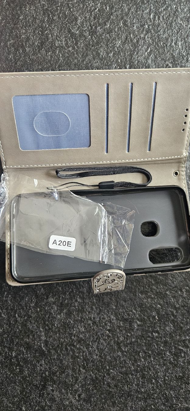 Covers & Schutzfolien: Samsung A20E Handyhülle – Neu und originalverpackt aus St Gallen von Nachele 1
