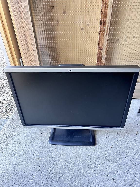 Ecrans: 2 HP monitore. – D'occasion à Zollikofen par mj123 2