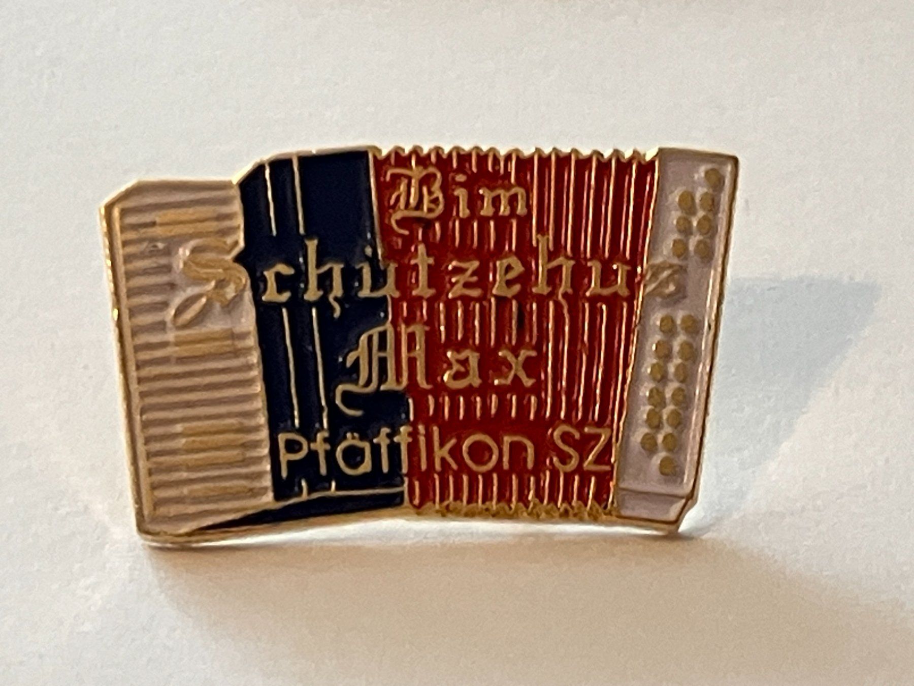 Placchette & Badge: 1 Pin Bim Schützenhus Max Pfäffikon – Usato da Basel venduto da djwwpp
