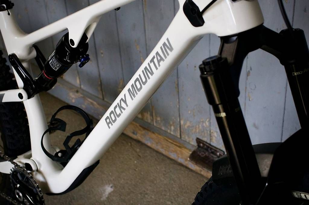 Rocky Mountain Bicycles Velos: Rocky Mountain Element Carbon 2025 + Ersatzteile – Gebraucht aus Flims Waldhaus von men_q7fp 3