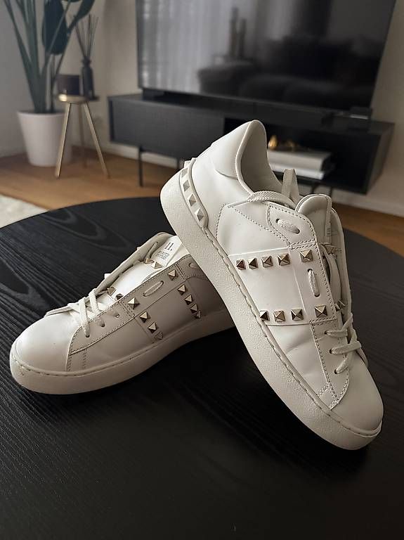 Chaussures femmes: Valentino Garavani Sneakers – D'occasion à Gockhausen par aniizor