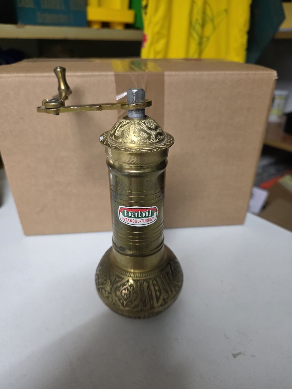 Statuette: Messing Kaffeemühle – Usato da Dorf venduto da Echo_Elements 2
