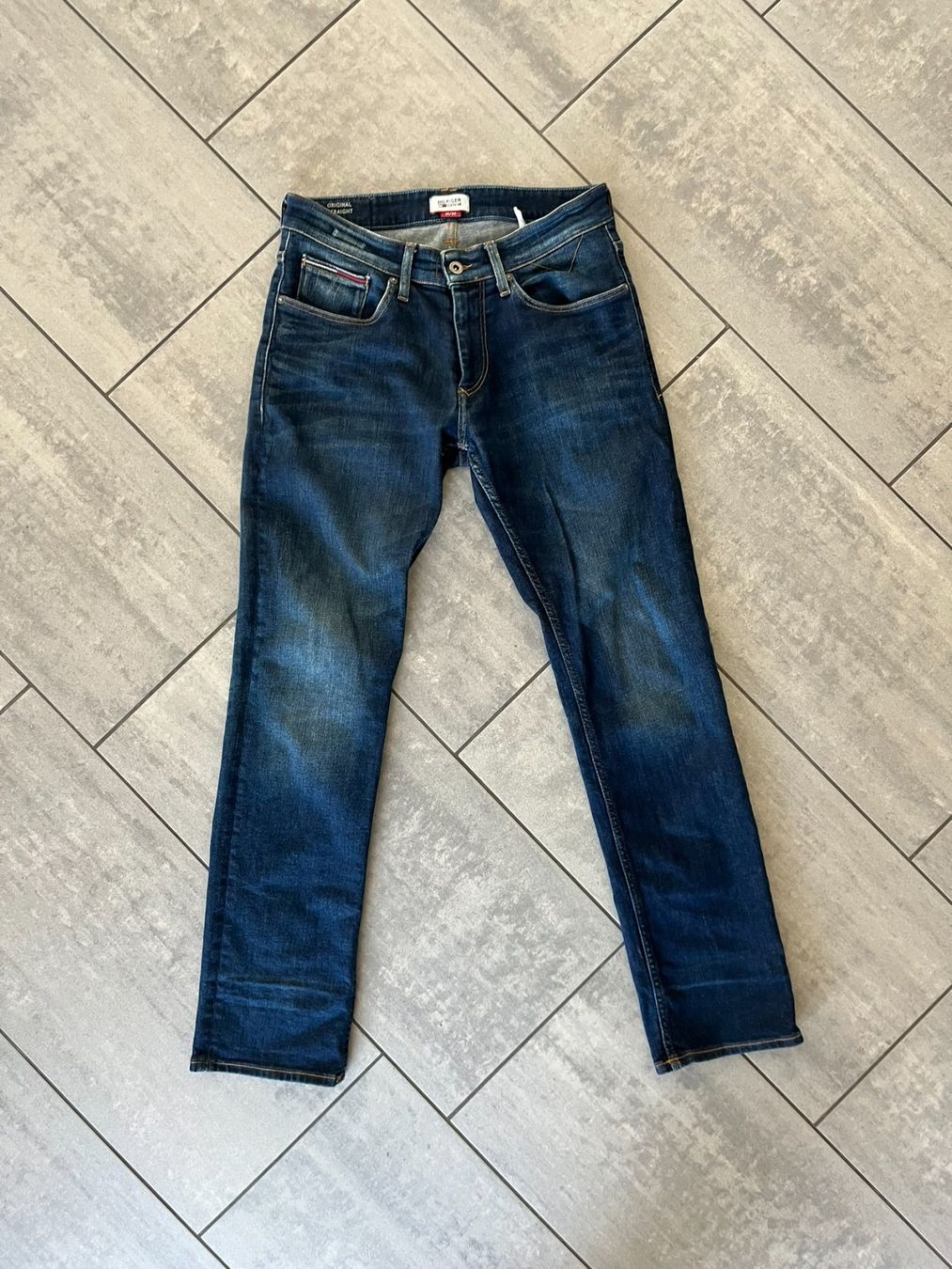 Tommy Hilfiger Jeans: HILFIGER Bluejeans – D'occasion à Otelfingen par Denis_ZH