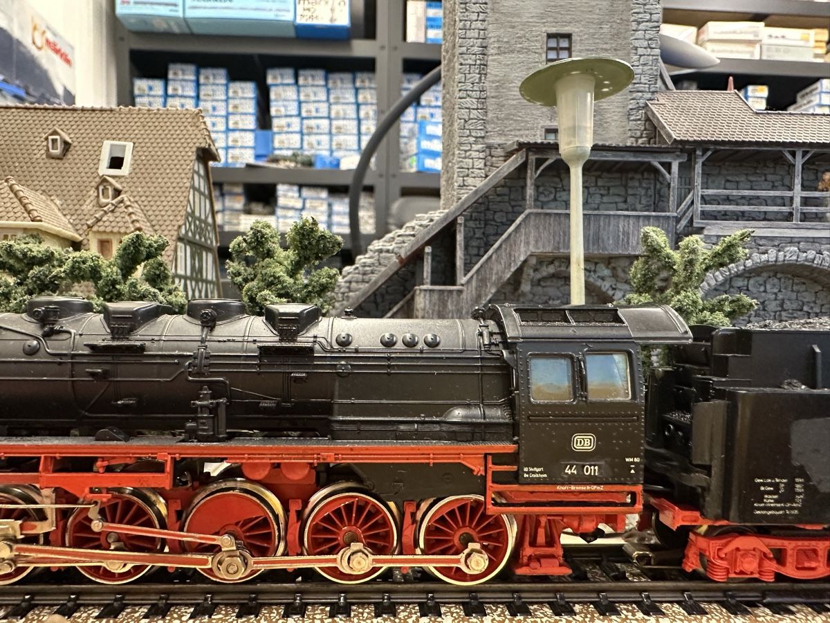 Märklin Modellini di ferrovie: Märklin 3084 BR DB BR 44 – Usato da Lupsingen venduto da New-Haven 1