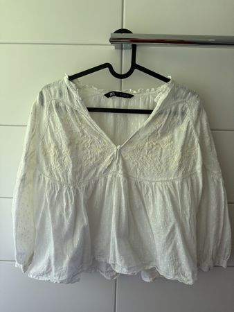 zwei weisse Blusen von Zara
