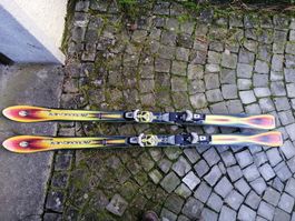 Skis Rossignol 160 cm, fixations Salomon