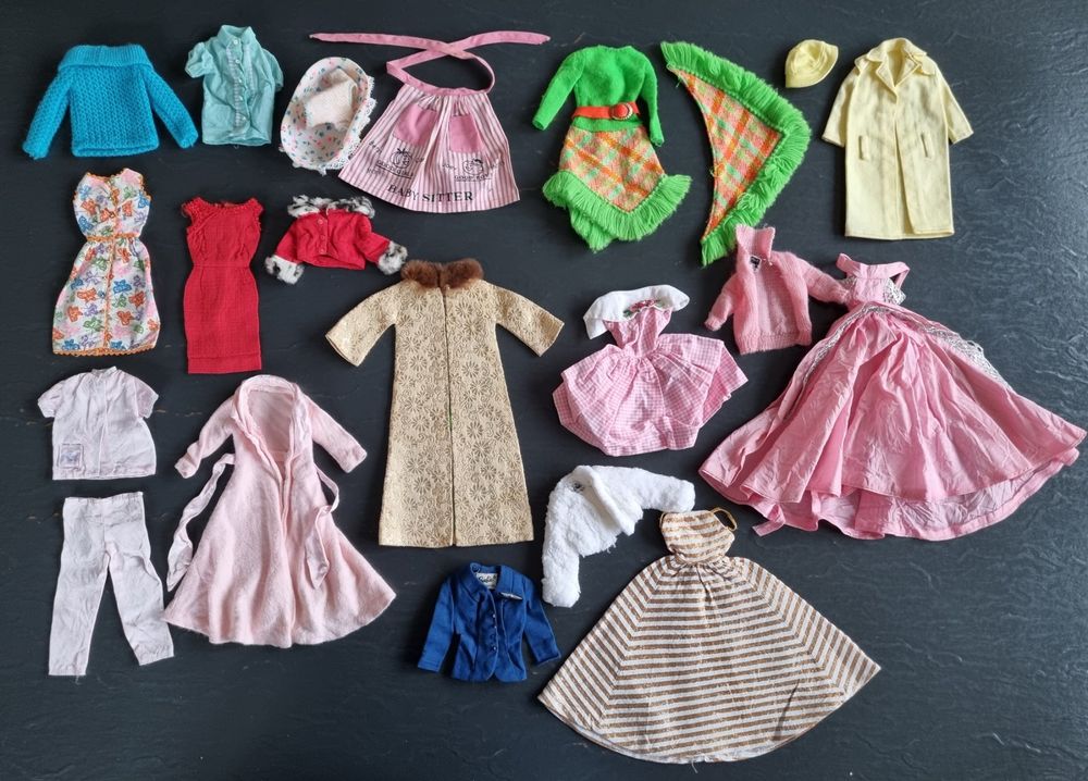 Lot vêtements Barbie vintage années 60