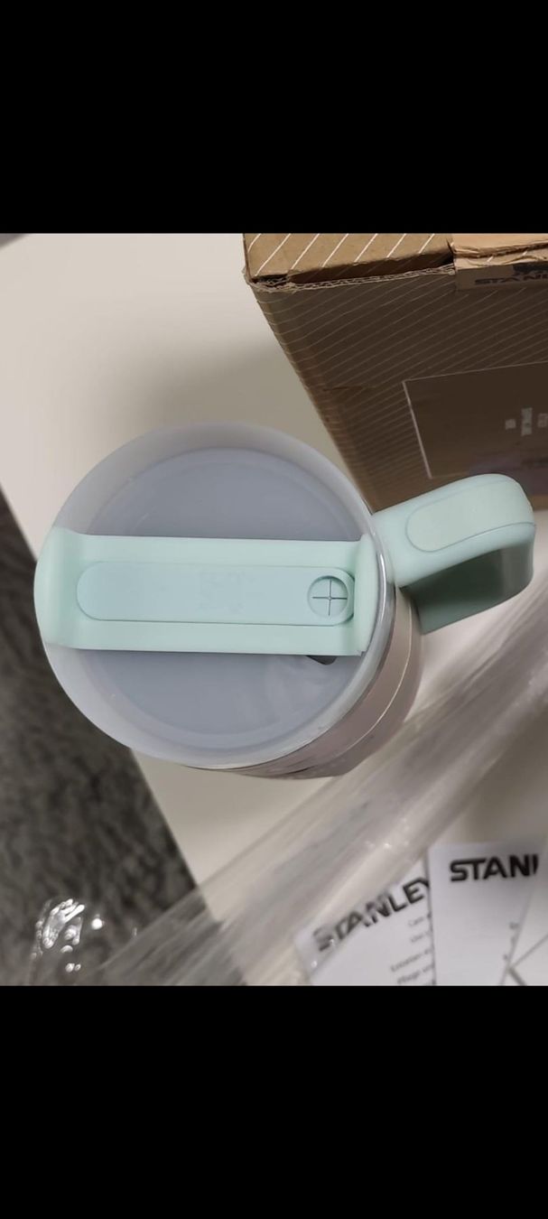 Stanley Trinkflaschen & Thermosflaschen: Stanley Cup spezielle Farbe – Gebraucht aus Dietwil von kim_9ntv 1
