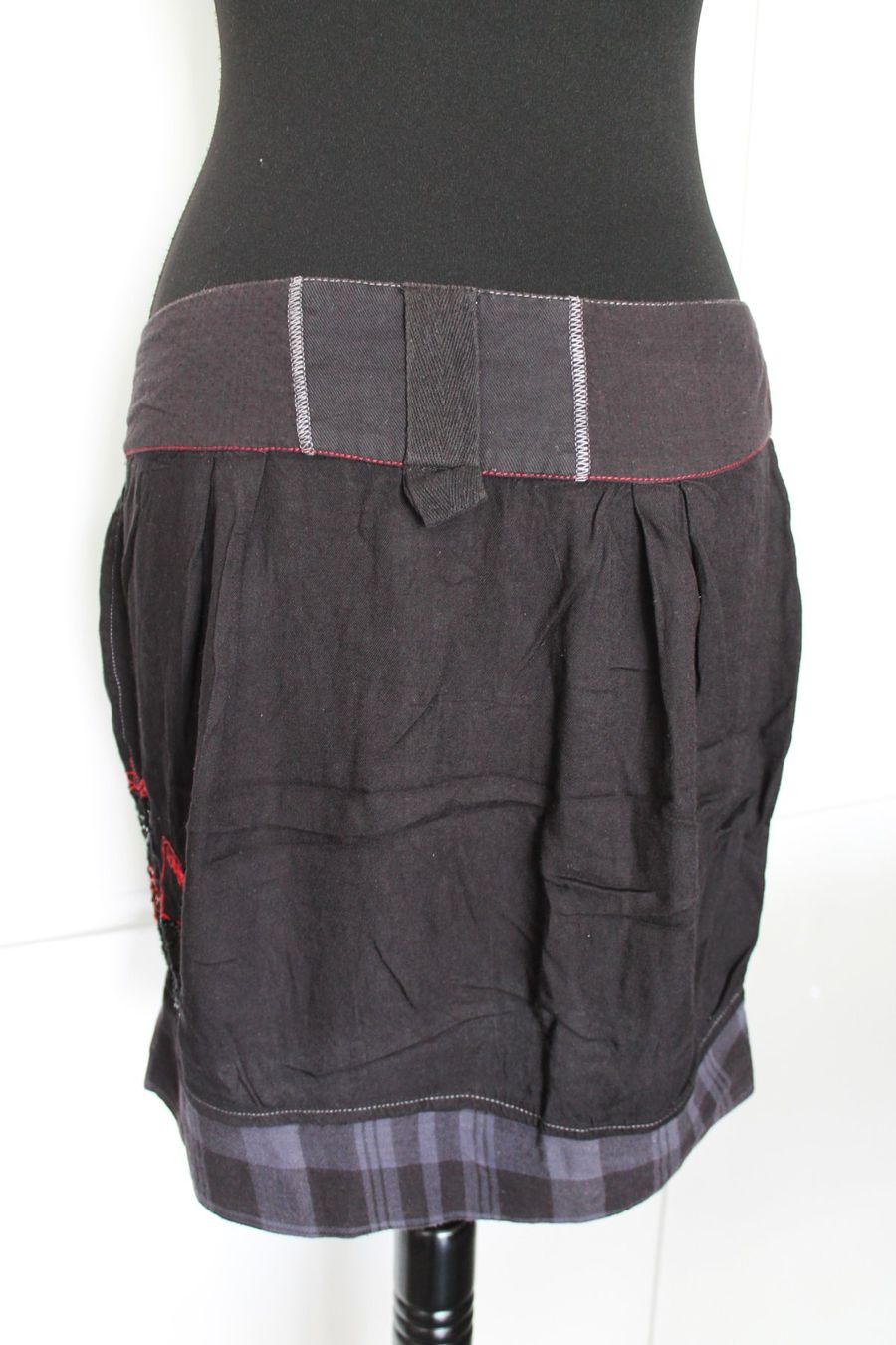 Desigual Gonne: Jupe DESIGUAL taille 38 – Usato da Chez-le-Bart venduto da jasse 1