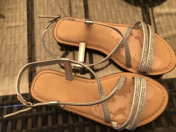 Schuhe für Mädchen: Mädchen GAP Sandaletten 30 – Gebraucht aus Bergdietikon von antovale