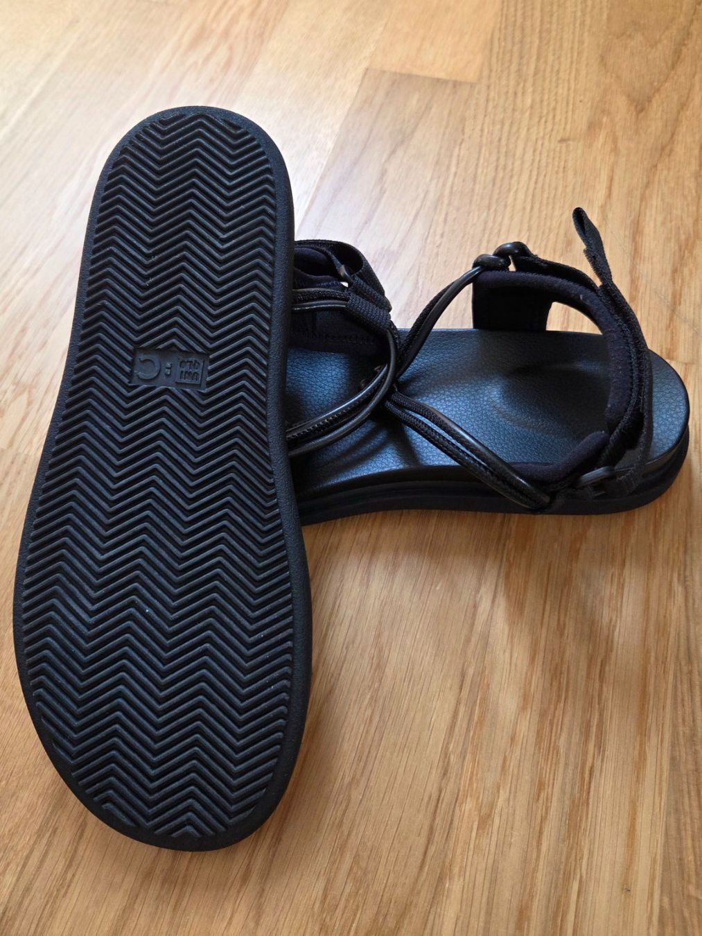 Damenschuhe: Uniqlo Sandalen – Gebraucht aus Thun von angerber 3