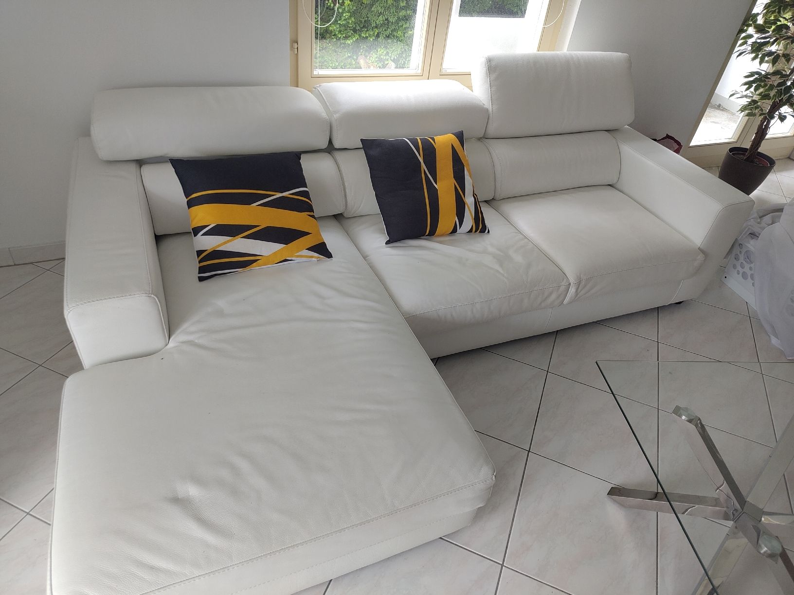 Divani: Elegante weisses Ecksofa – Usato da Aadorf venduto da pect 1