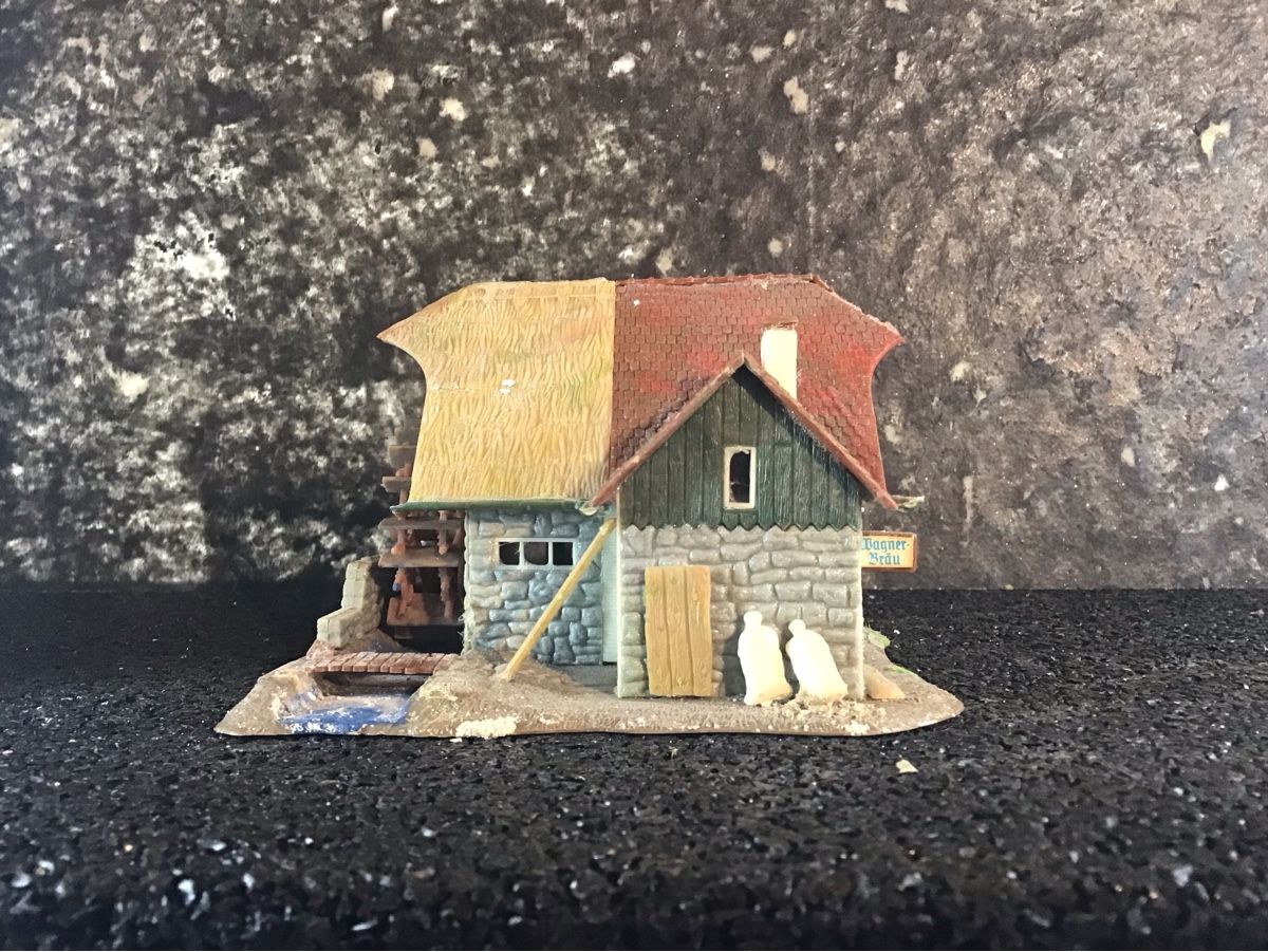 Kit di modellismo & Modellini statici: MODELL GEBÄUDEHAUS  – Usato da Männedorf venduto da Spezial-Modelle 1